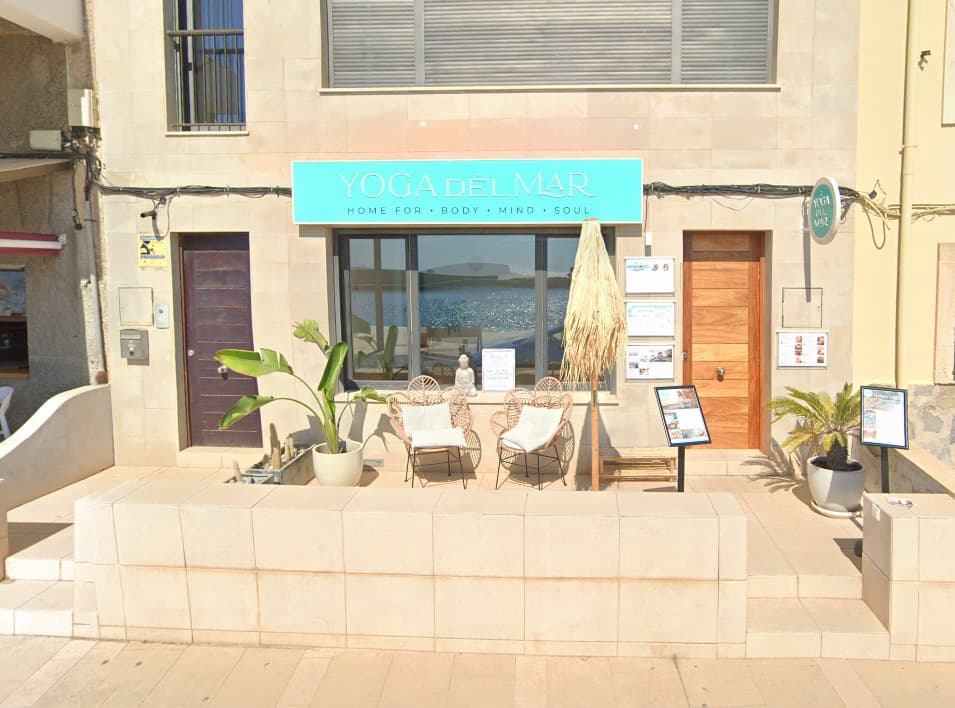 yoga del mar establishment